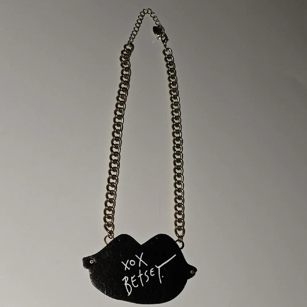 Betsey Johnson Fuchsia Lips Necklace